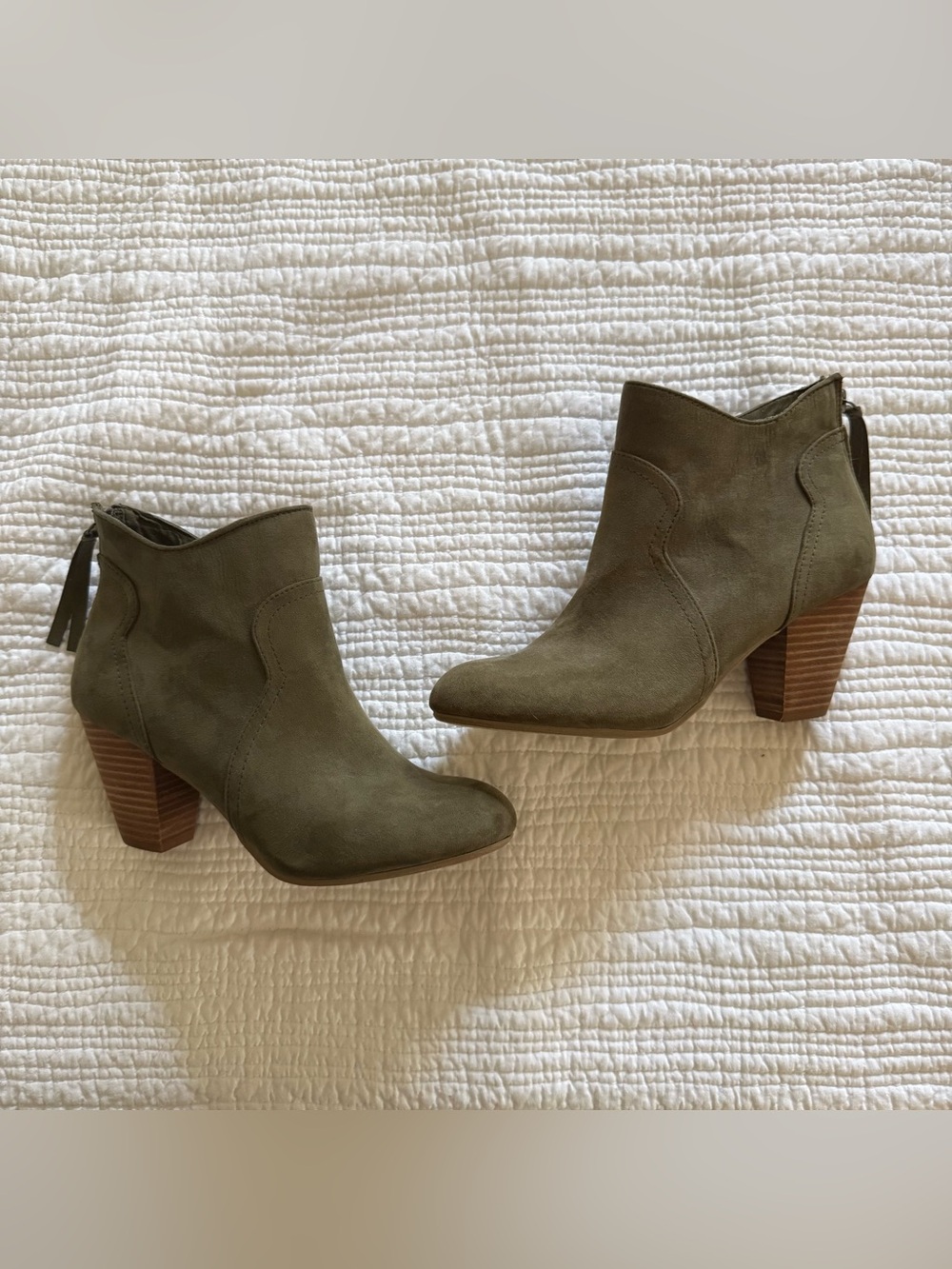 REPORT FOOTWEAR
Martin Faux Suede Zip Bootie